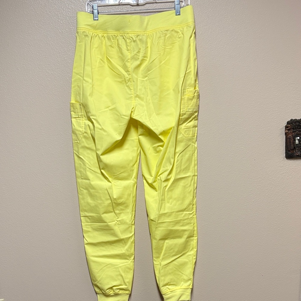 Butter Bright Yellow Women's Nurse Scrub Set - Picture 9 of 9